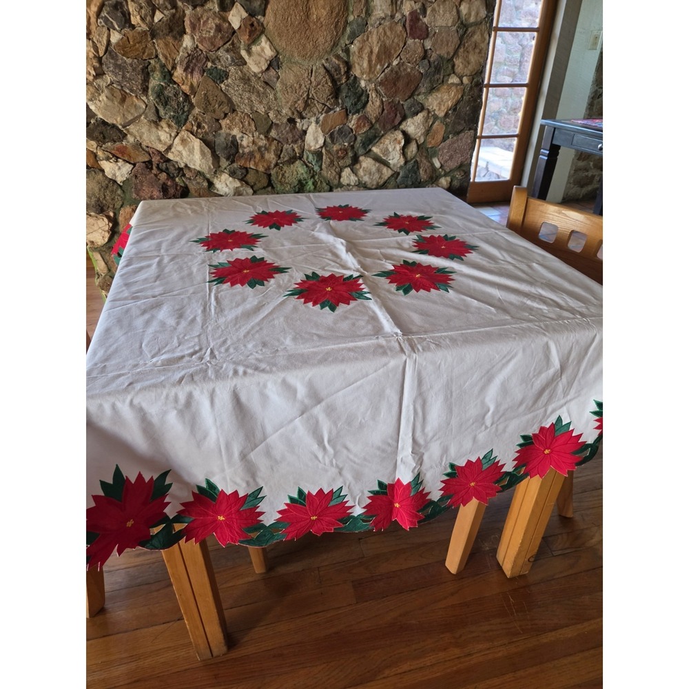 Poinsettas 66 Round Tablecloth White Red & Green Scalloped Edge 8 Napkins Retro